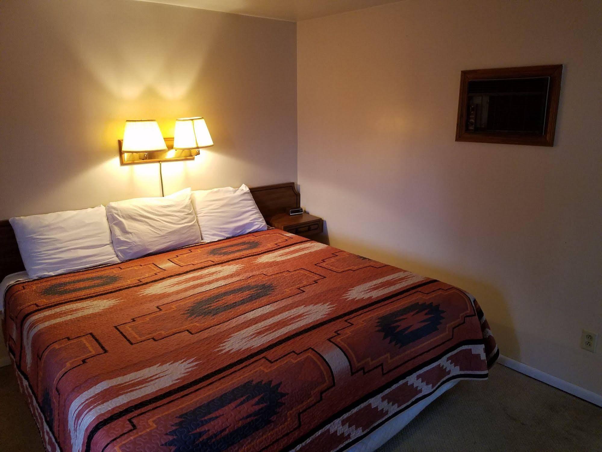 Lamplighter Lodge แพงกวิทช์ ภายนอก รูปภาพ