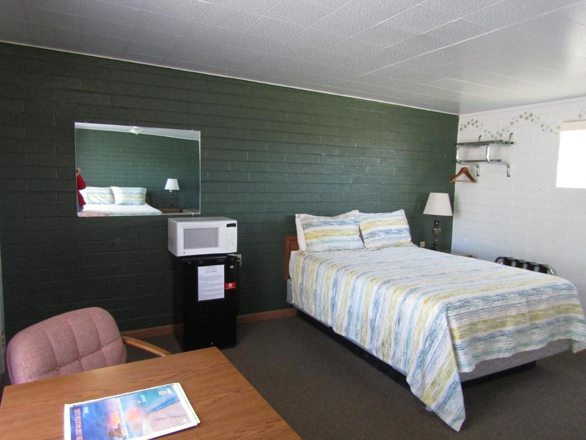 Lamplighter Lodge แพงกวิทช์ ภายนอก รูปภาพ